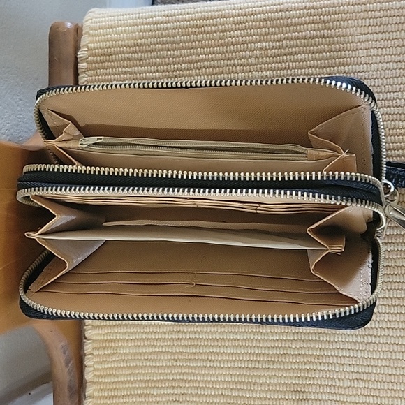 Black Wallet - Picture 3 of 3